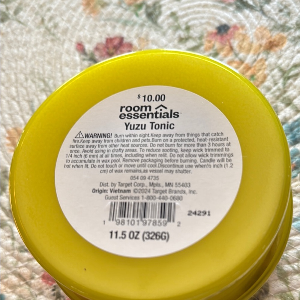 ALL 4 Room Essentials Yuzu Tonic Scented Candle - Picture 3 of 3